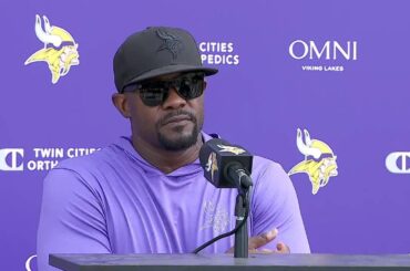 Brian Flores talks first day of full pads at Vikings camp: 'That's real football'